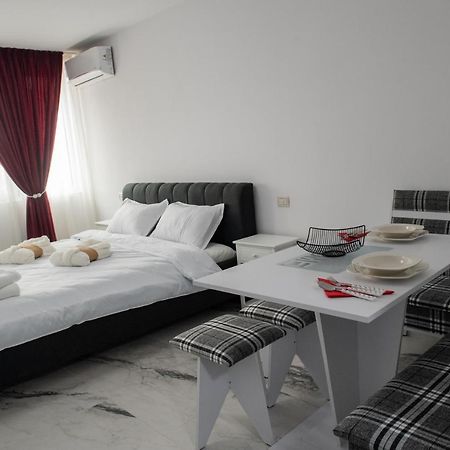 Apart Hotel Center Piatra Neamţ Exteriör bild
