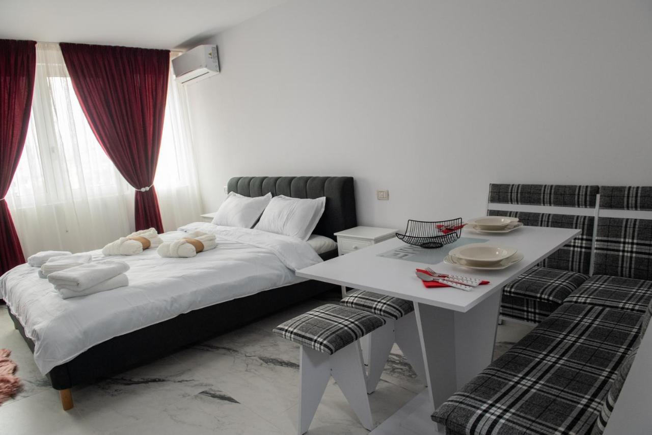 Apart Hotel Center Piatra Neamţ Exteriör bild