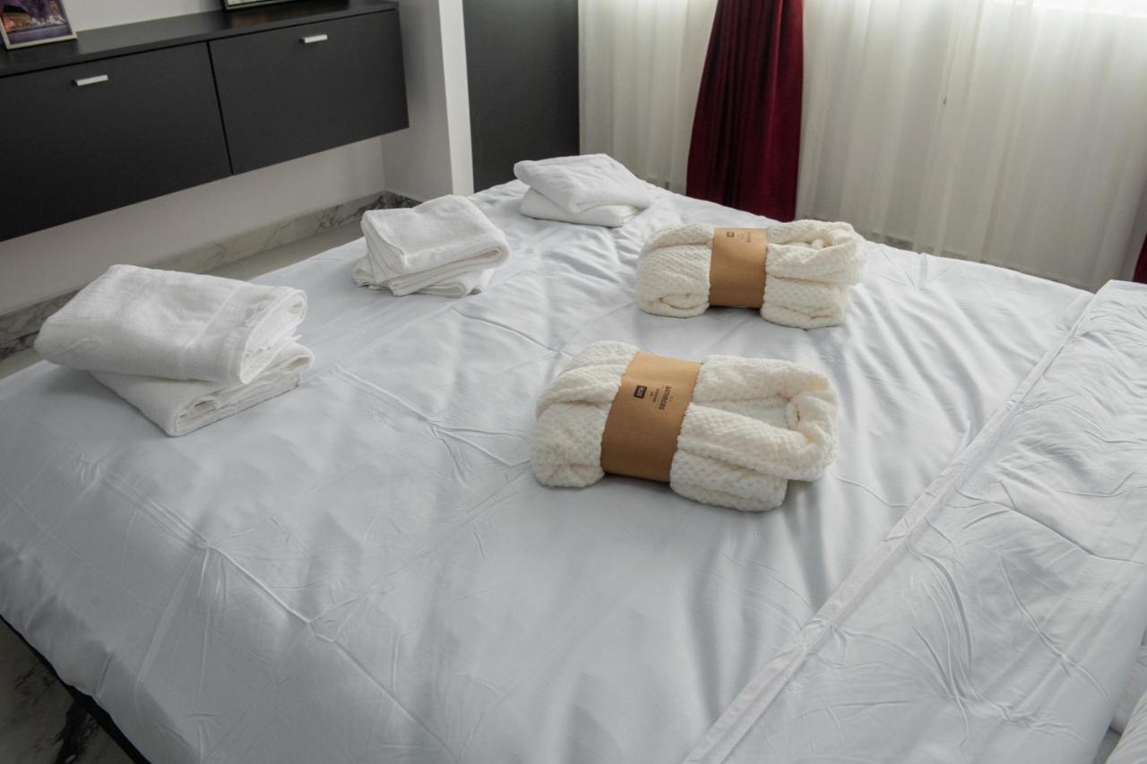 Apart Hotel Center Piatra Neamţ Exteriör bild