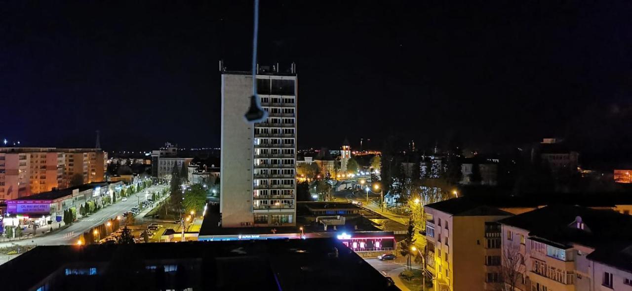 Apart Hotel Center Piatra Neamţ Exteriör bild